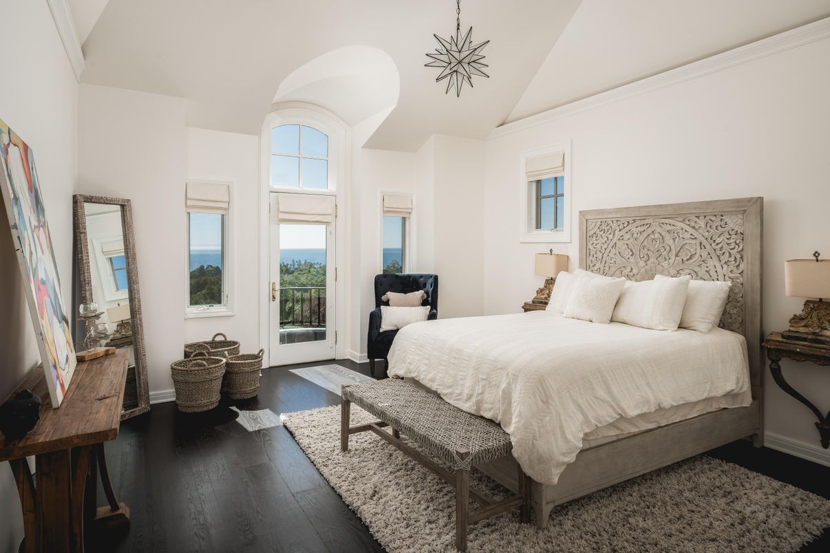 Bedroom, Interior, Pendant Lights, Water, Wood Texture Flooring