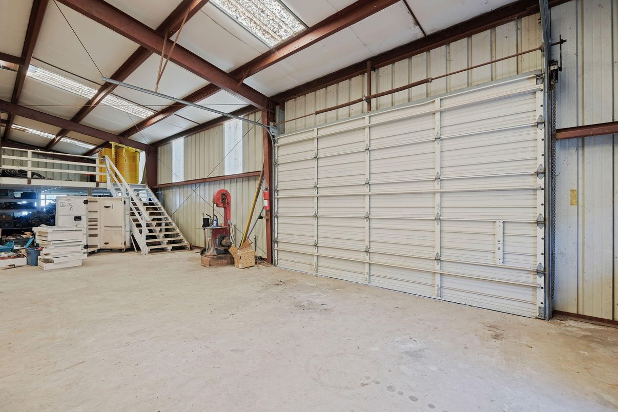 Garage, Interior, Wooden Beams