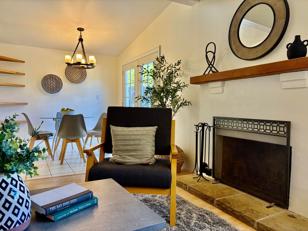 Chandelier, Dining room, Interior, Pendant Lights