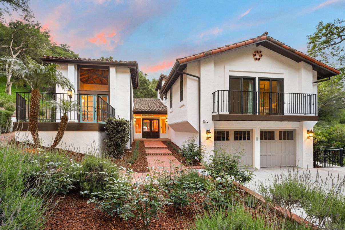 Attached, Exterior, Facade, Spanish Mediterranean