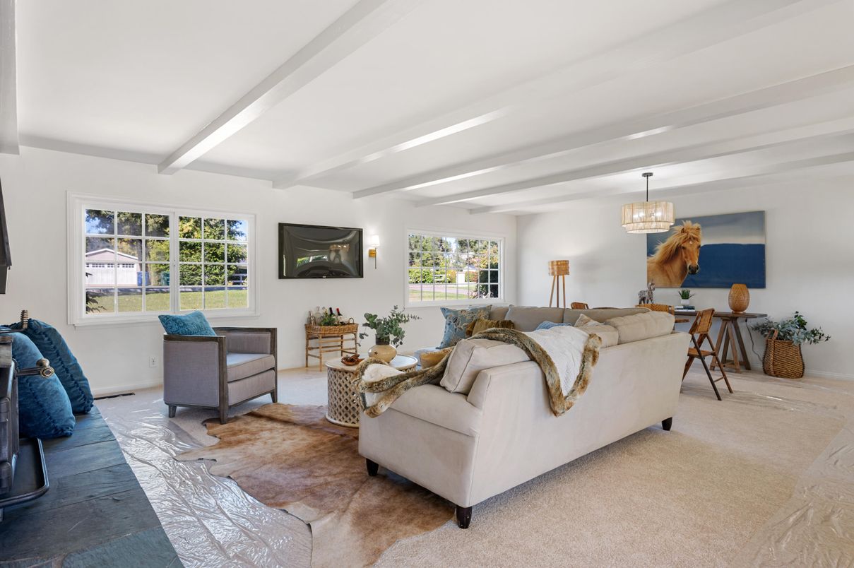 Dining room, Interior, Living room, Pendant Lights