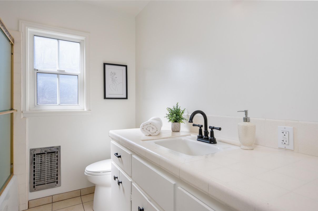 Bathroom, Interior, Tile Countertops