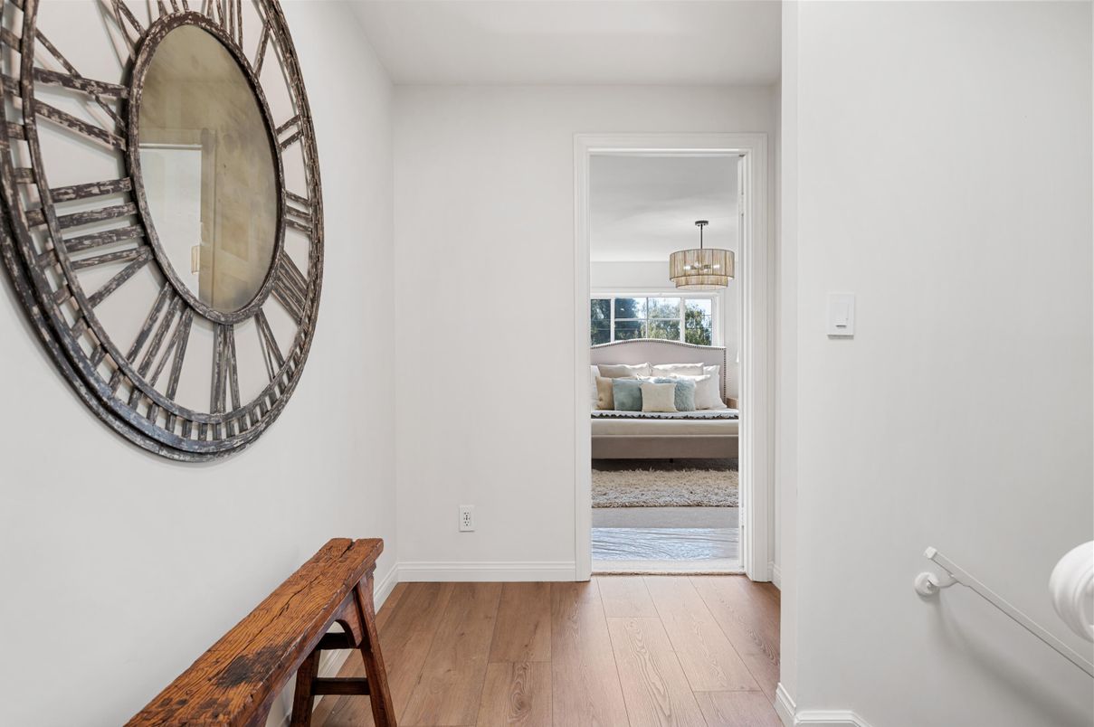 Interior, Pendant Lights, Wood Texture Flooring