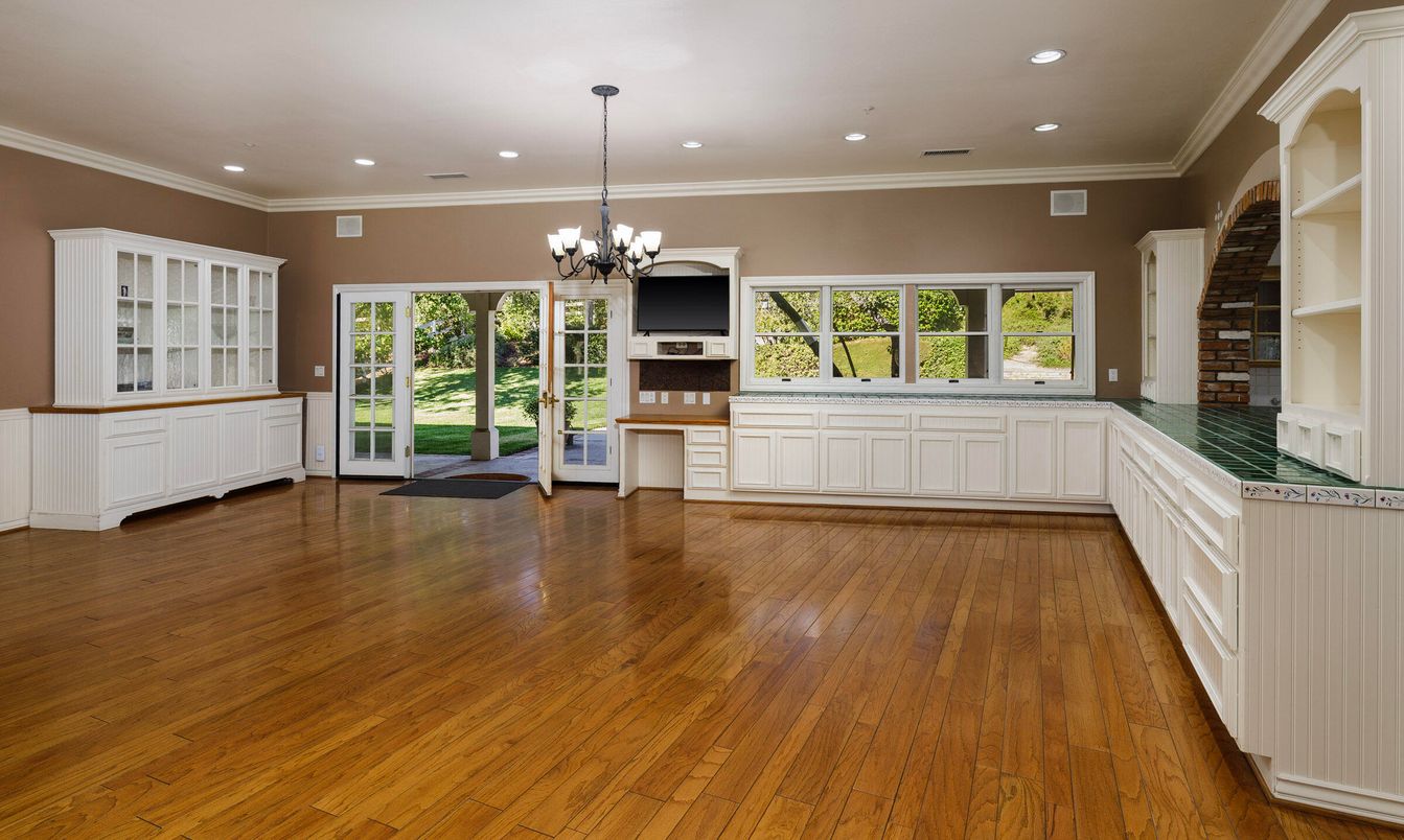 Chandelier, Empty room, Interior, Recessed Lighting, Wood Texture Flooring