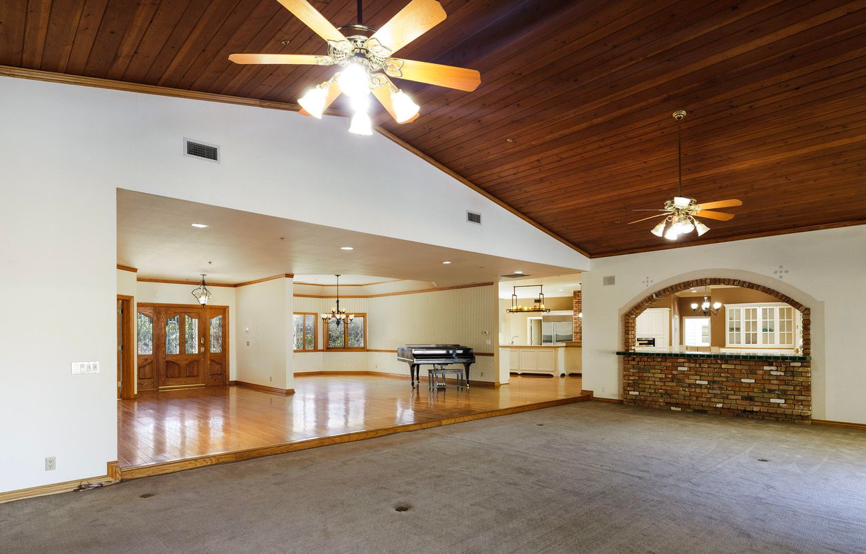 Empty room, Interior, Pendant Lights, Piano, Recessed Lighting, Wooden Ceilings, Wood Texture Flooring