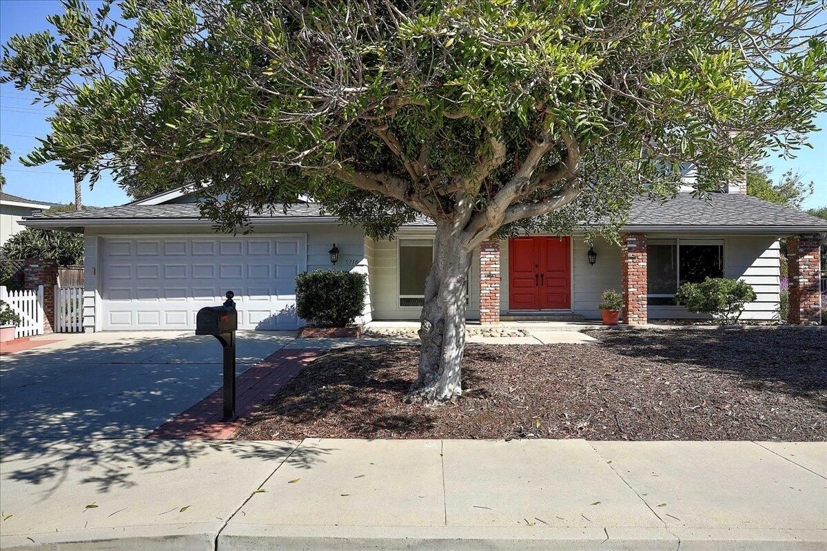 Attached, Exterior, Facade, Brick Facade, Ranch