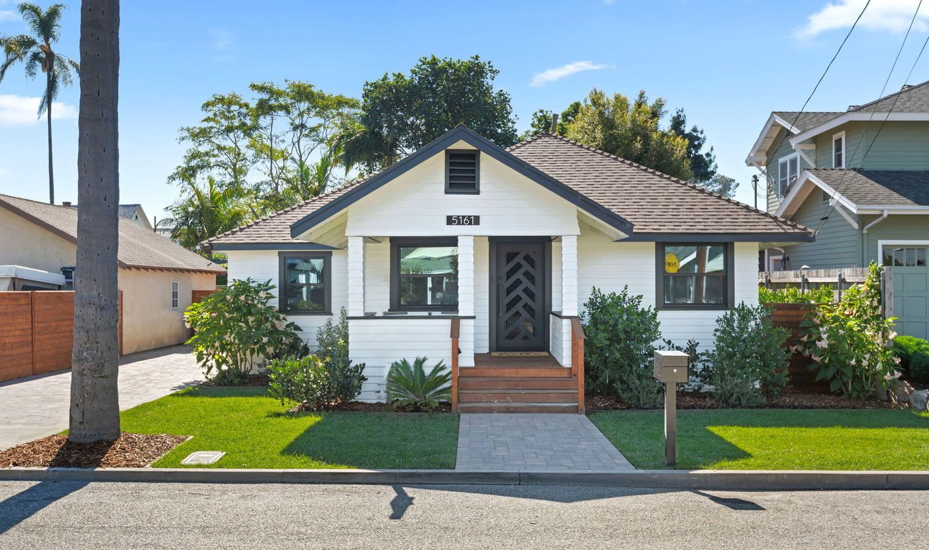 Exterior, Facade, Ranch