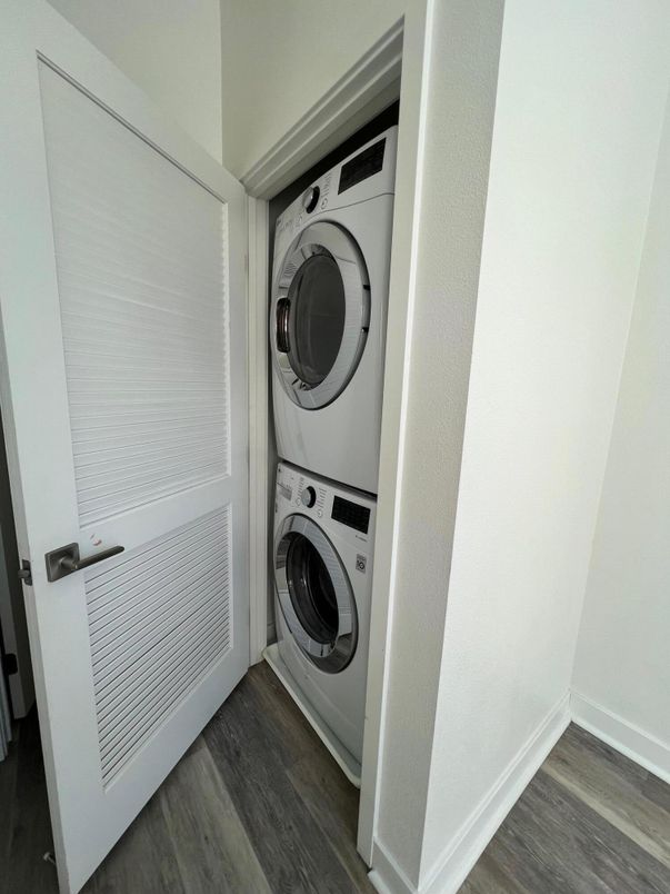 Interior, Utility Closets, Washer, Wood Texture Flooring