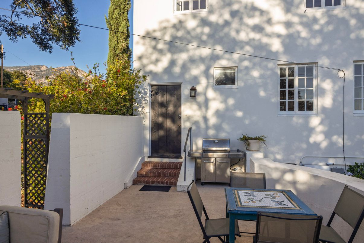 Exterior, Outdoor Kitchen