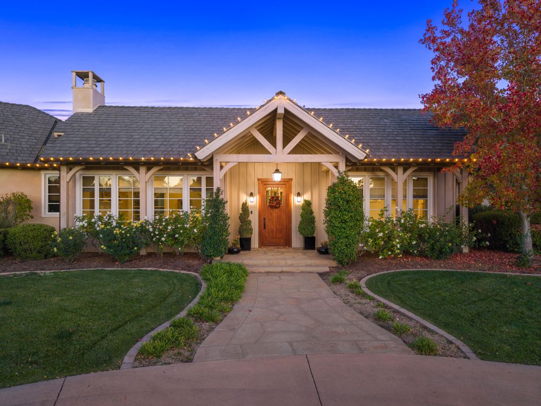 Exterior, Facade, Ranch