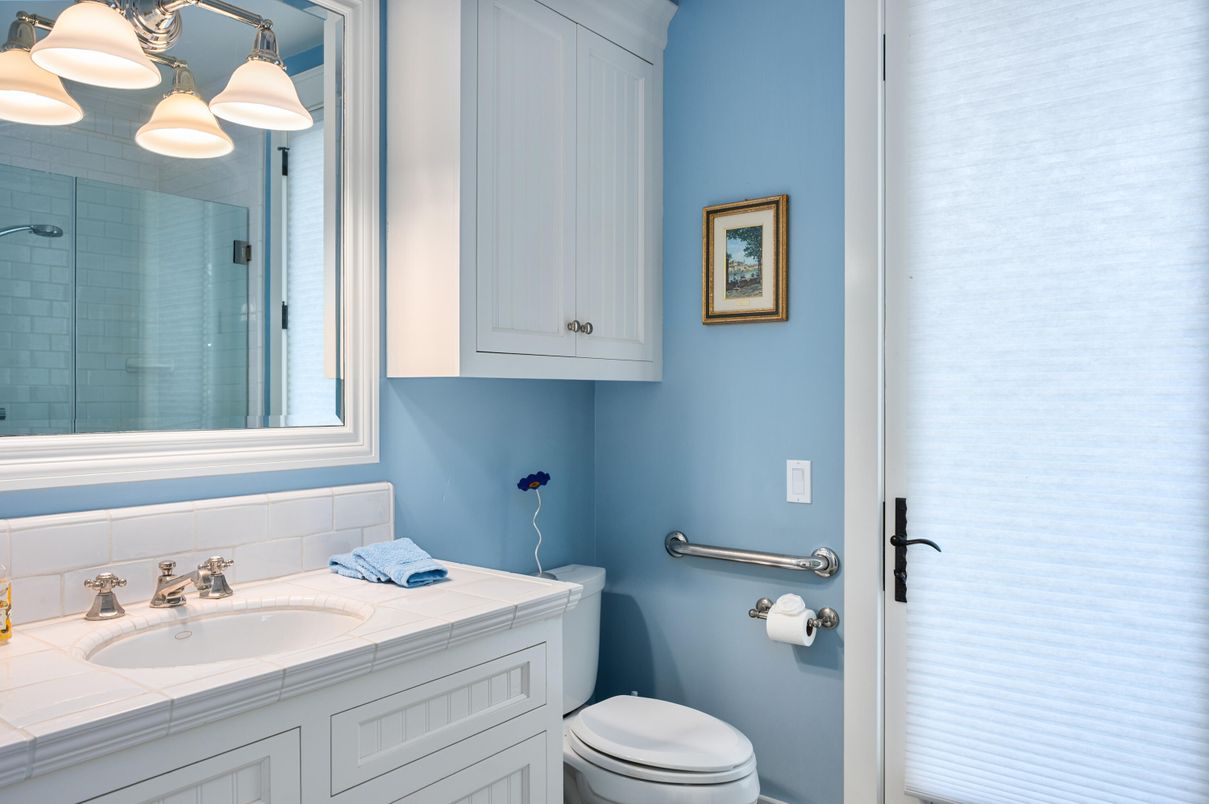 Bathroom, Interior, Tile Countertops