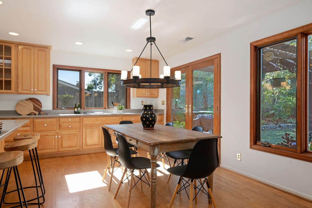 Dining room, Interior, Kitchen, Pendant Lights, Recessed Lighting, Wood Texture Flooring