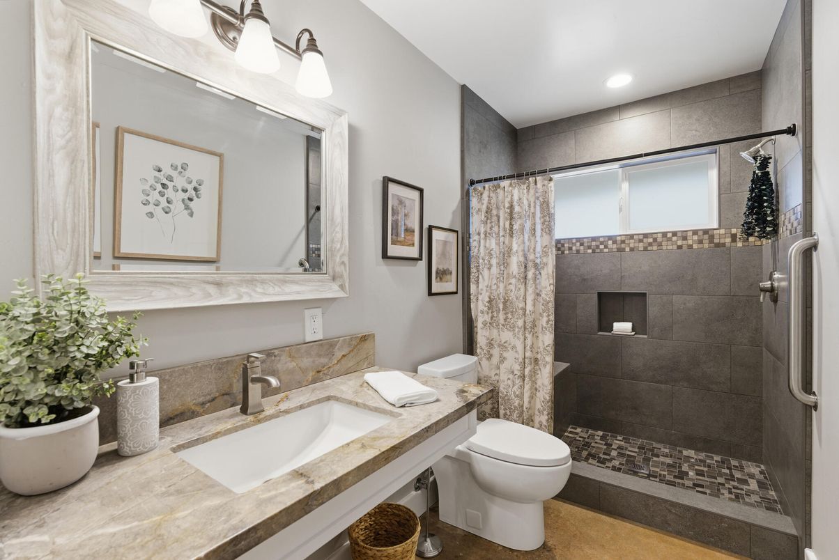 Bathroom, Interior, Recessed Lighting