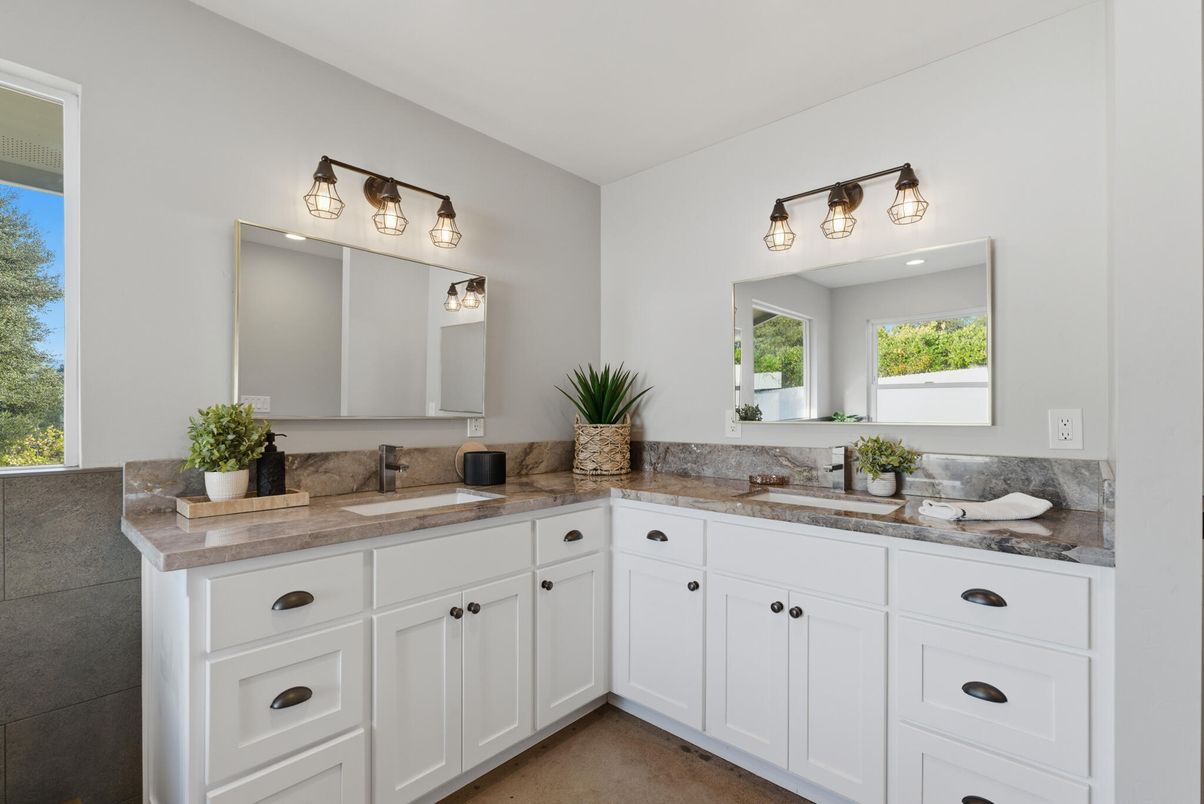 Bathroom, Dual Sink Vanities, Interior