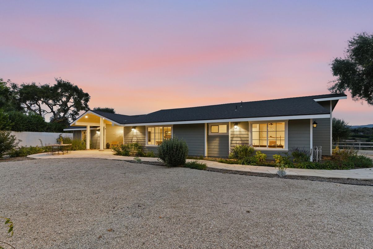 Backyard, Exterior, Facade, Ranch