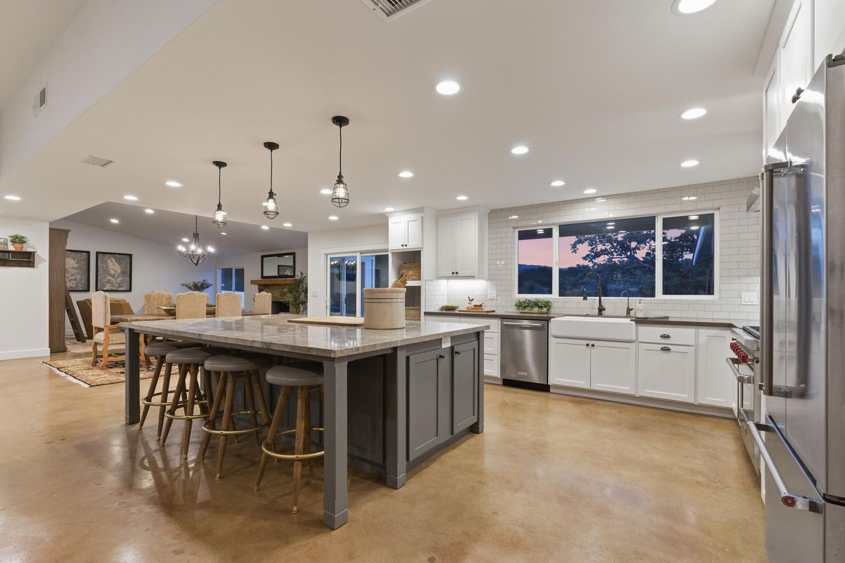 Dining room, Interior, Kitchen, Pendant Lights, Recessed Lighting, Stainless Steel Appliances
