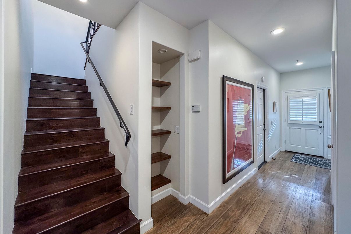 Interior, Recessed Lighting, Wood Texture Flooring