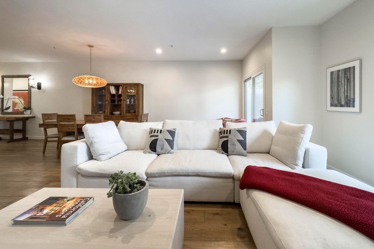 Dining room, Interior, Living room, Pendant Lights, Recessed Lighting, Wood Texture Flooring