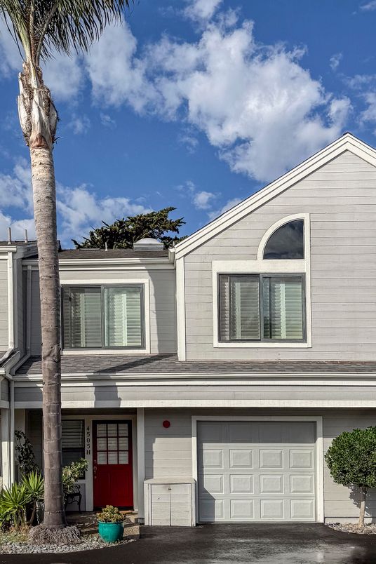 Attached, Exterior, Facade, Rowhouse