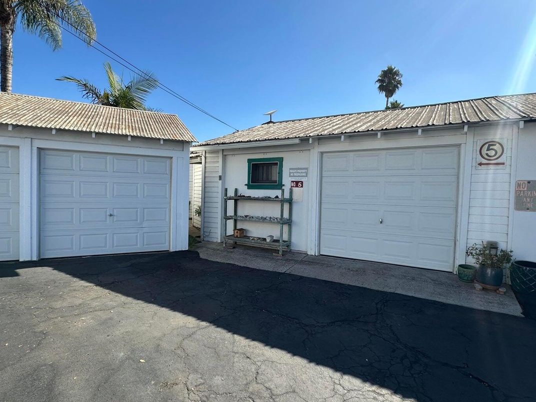 Detached Garage, Exterior