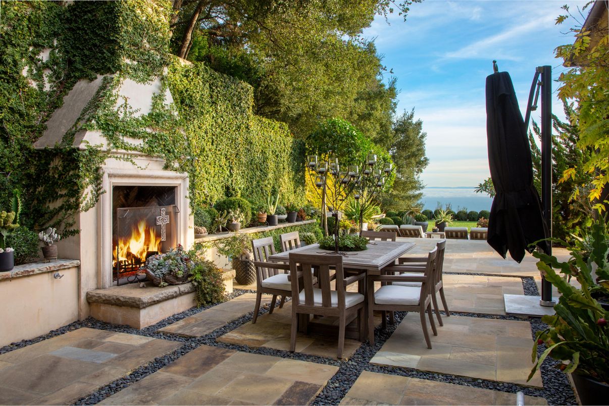 Exterior, Fireplace, Water