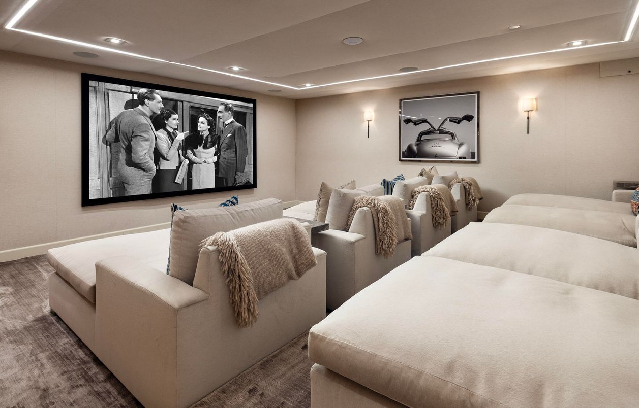 Interior, Projection Screen, Recessed Lighting, Theatre Room