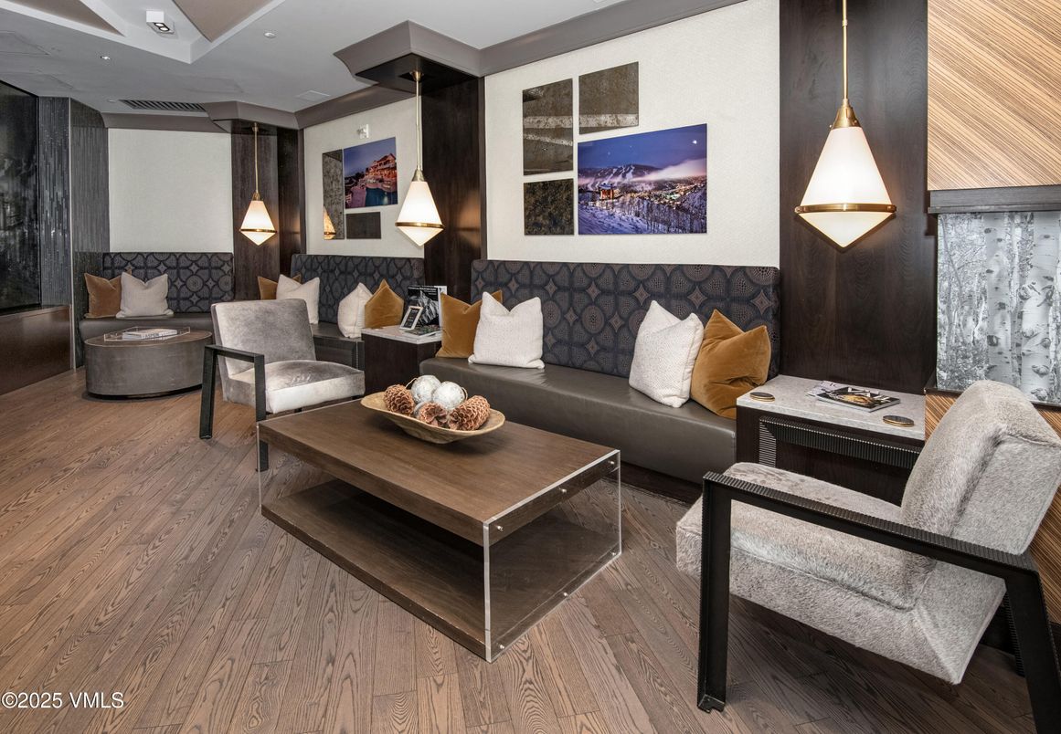 Interior, Living room, Pendant Lights, Recessed Lighting, Wood Texture Flooring