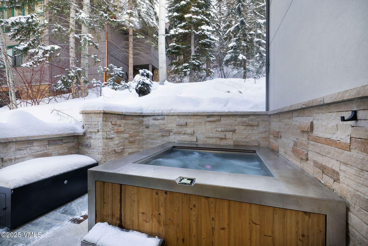 Exterior, Hot Tub
