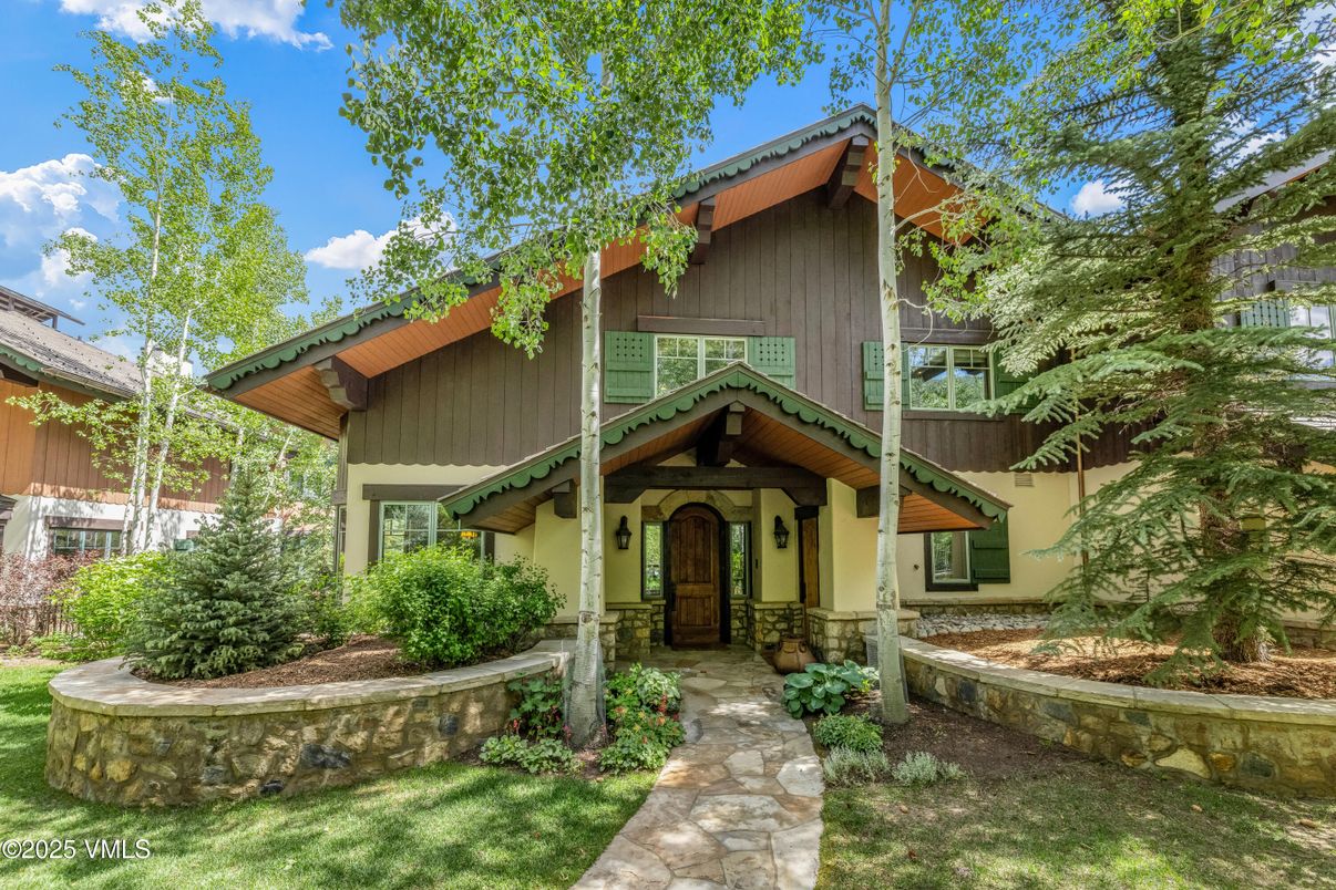 Exterior, Facade, Mediterranean