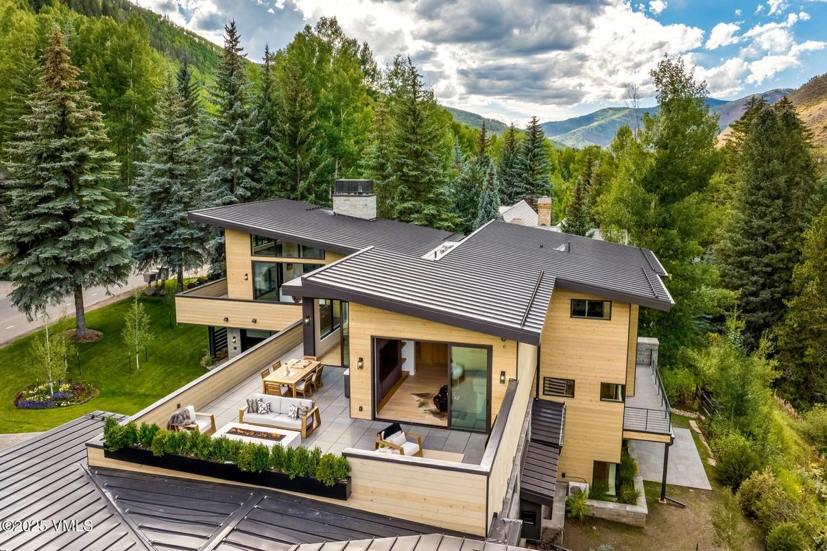 Exterior, Facade, None