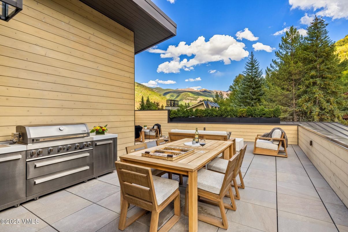 Exterior, Outdoor Kitchen