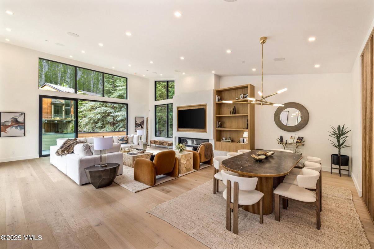 Dining room, Interior, Living room, Pendant Lights, Recessed Lighting, Wood Texture Flooring