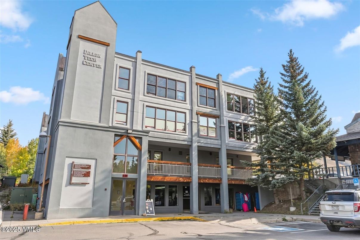 Exterior, Facade, Condo Building