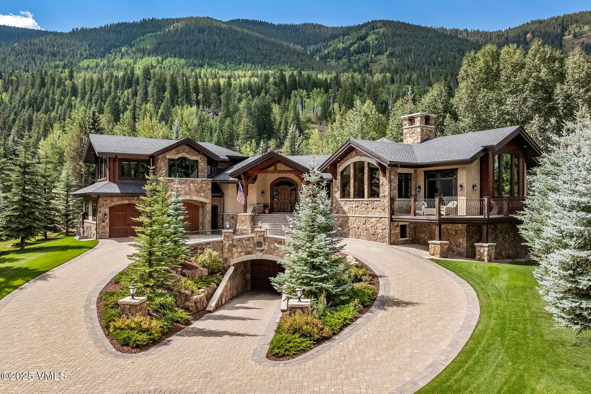 Attached, Exterior, Facade, Mediterranean