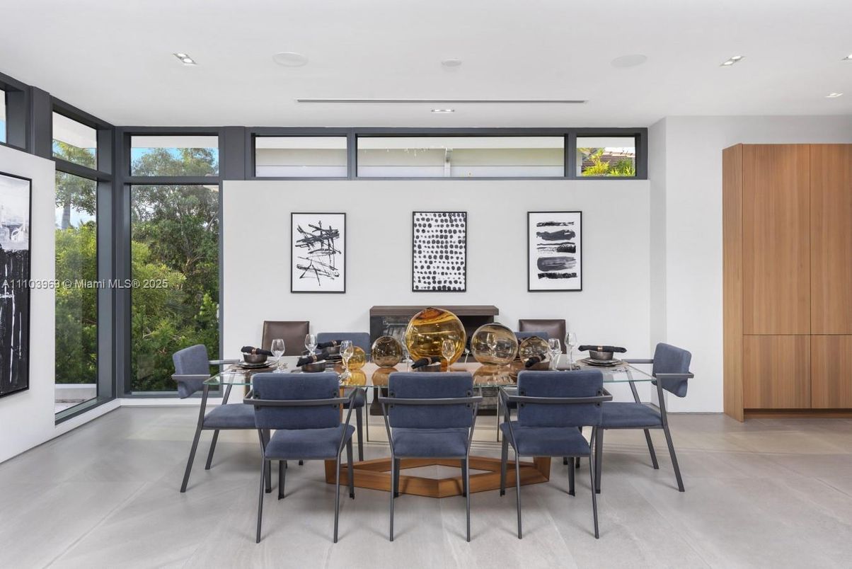 Dining room, Interior, Recessed Lighting