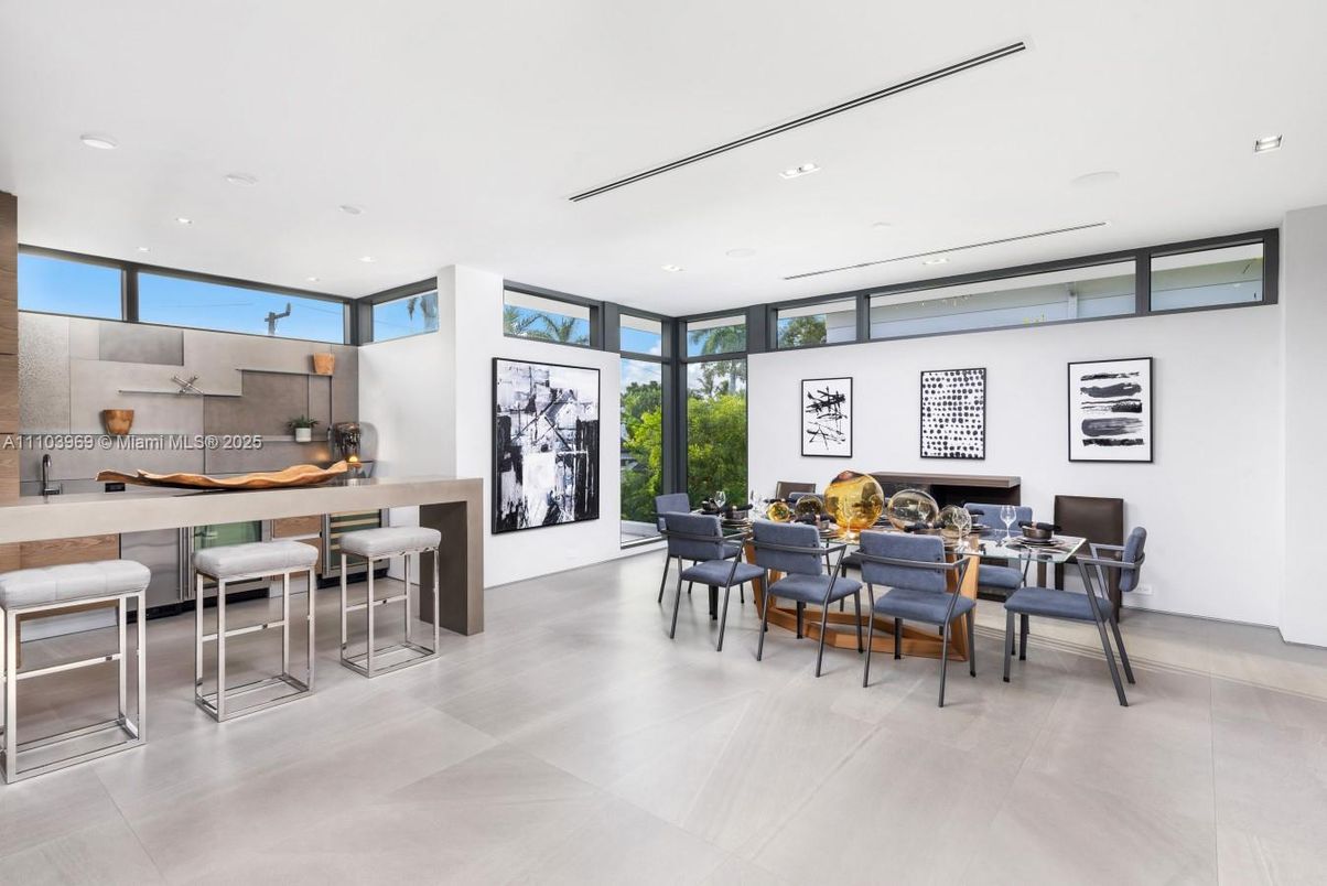 Dining room, Interior, Recessed Lighting