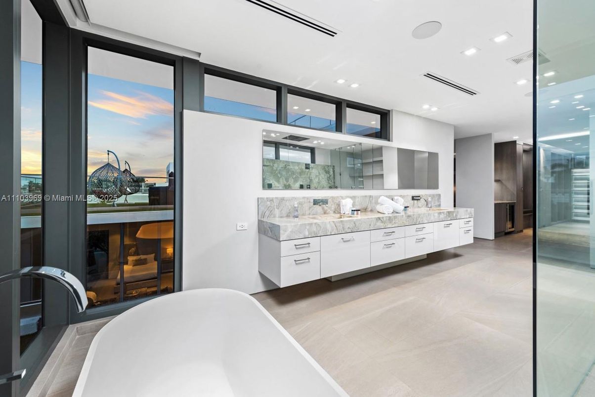 Bathroom, Dual Sink Vanities, Free Standing Baths, Interior, Recessed Lighting, Water