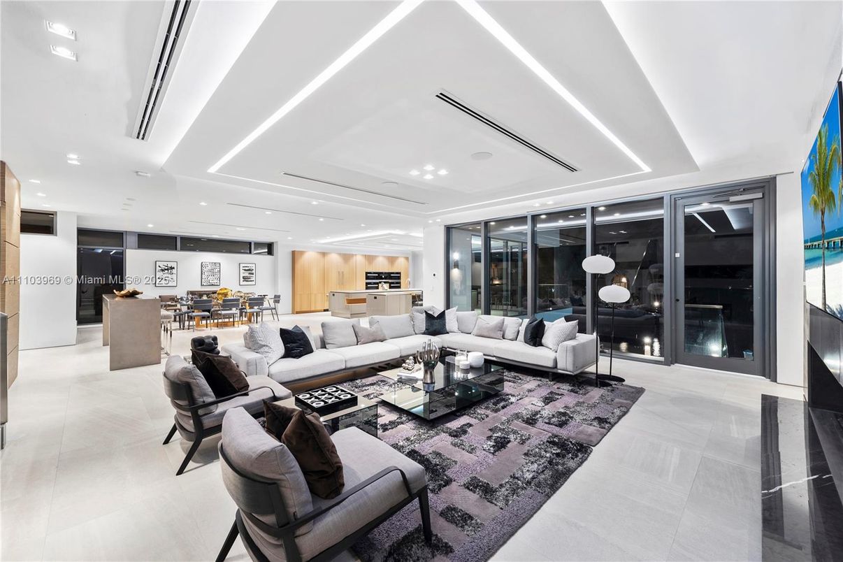 Dining room, Interior, Kitchen, Living room, Recessed Lighting, Stainless Steel Appliances
