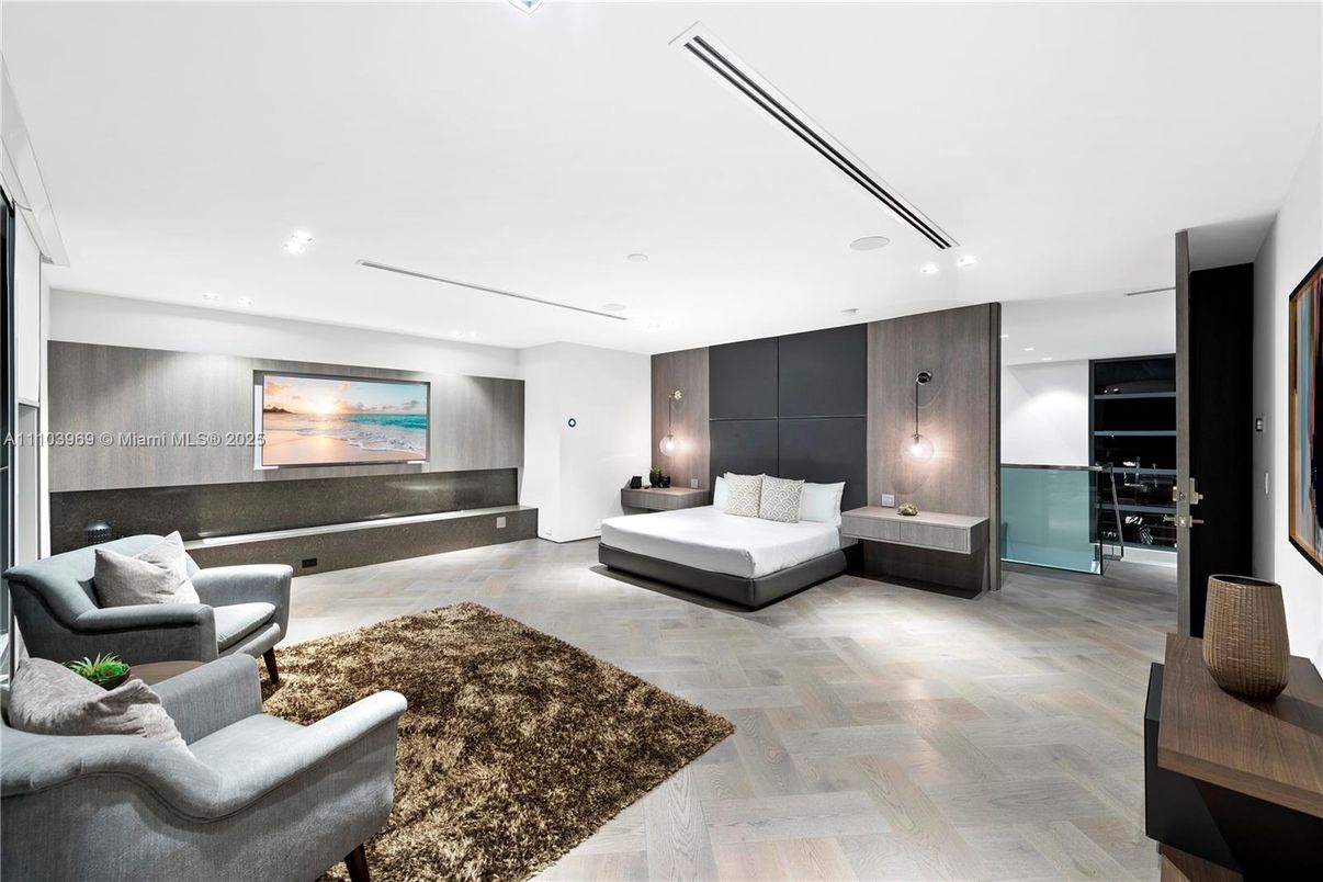 Interior, Living room, Recessed Lighting, Wood Texture Flooring, Wooden Walls