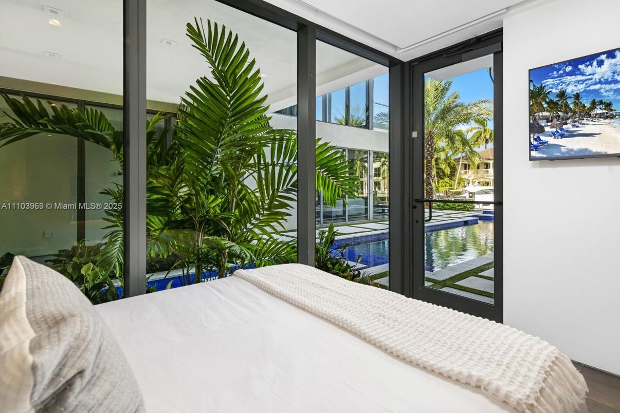 Bedroom, Interior, Water