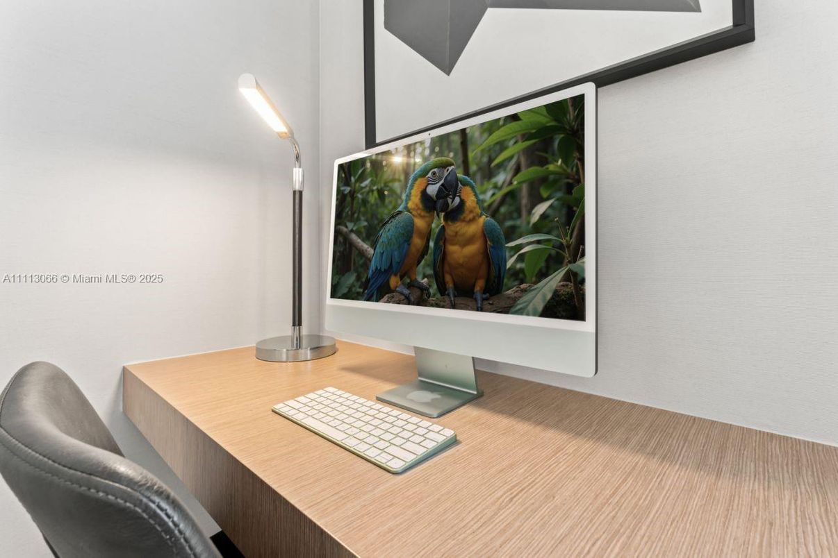 Home Office, Interior