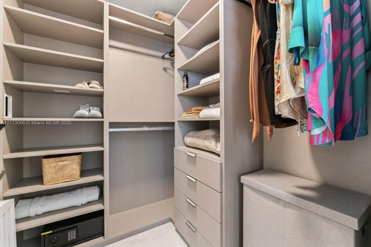 Interior, Walk-in Closets