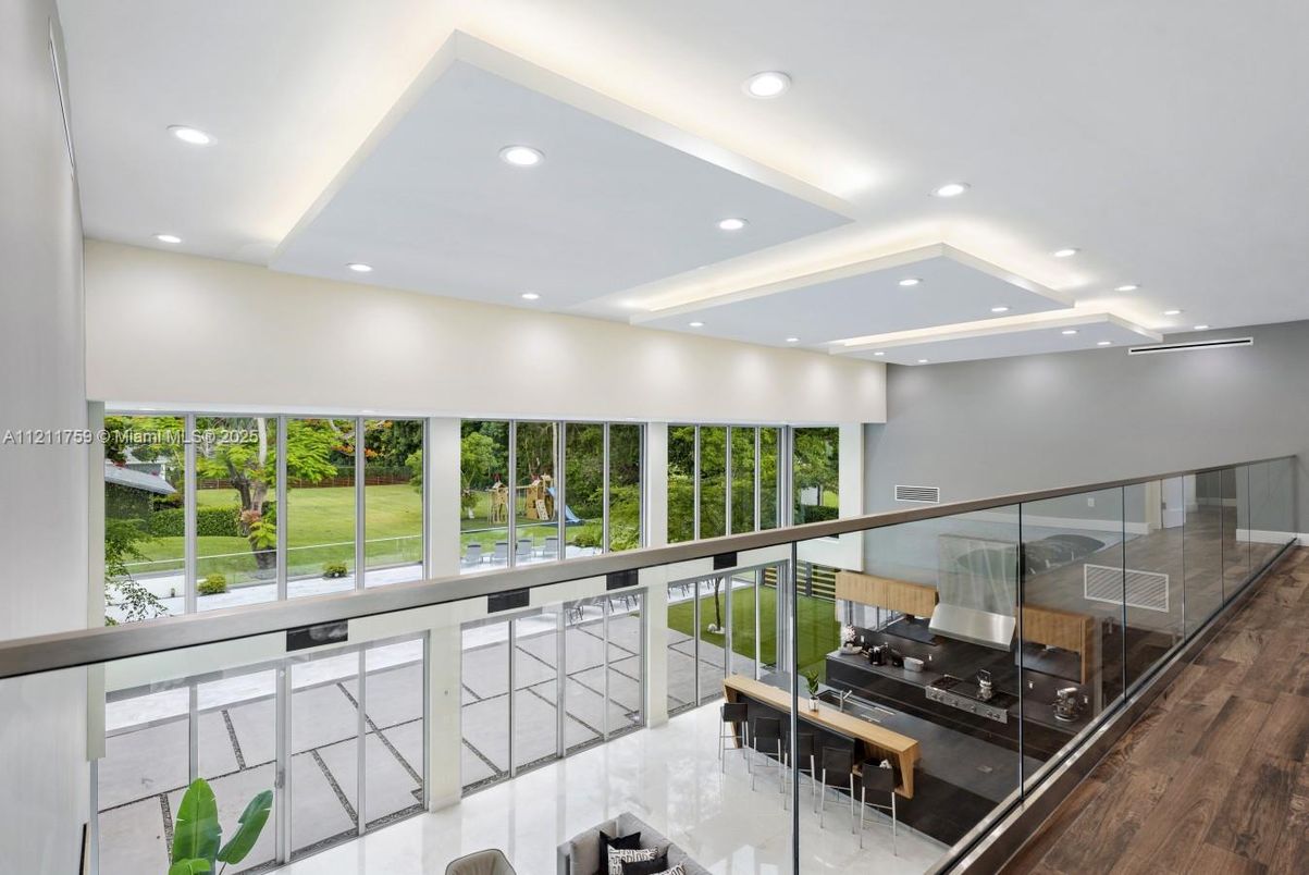 Interior, Recessed Lighting, Wood Texture Flooring