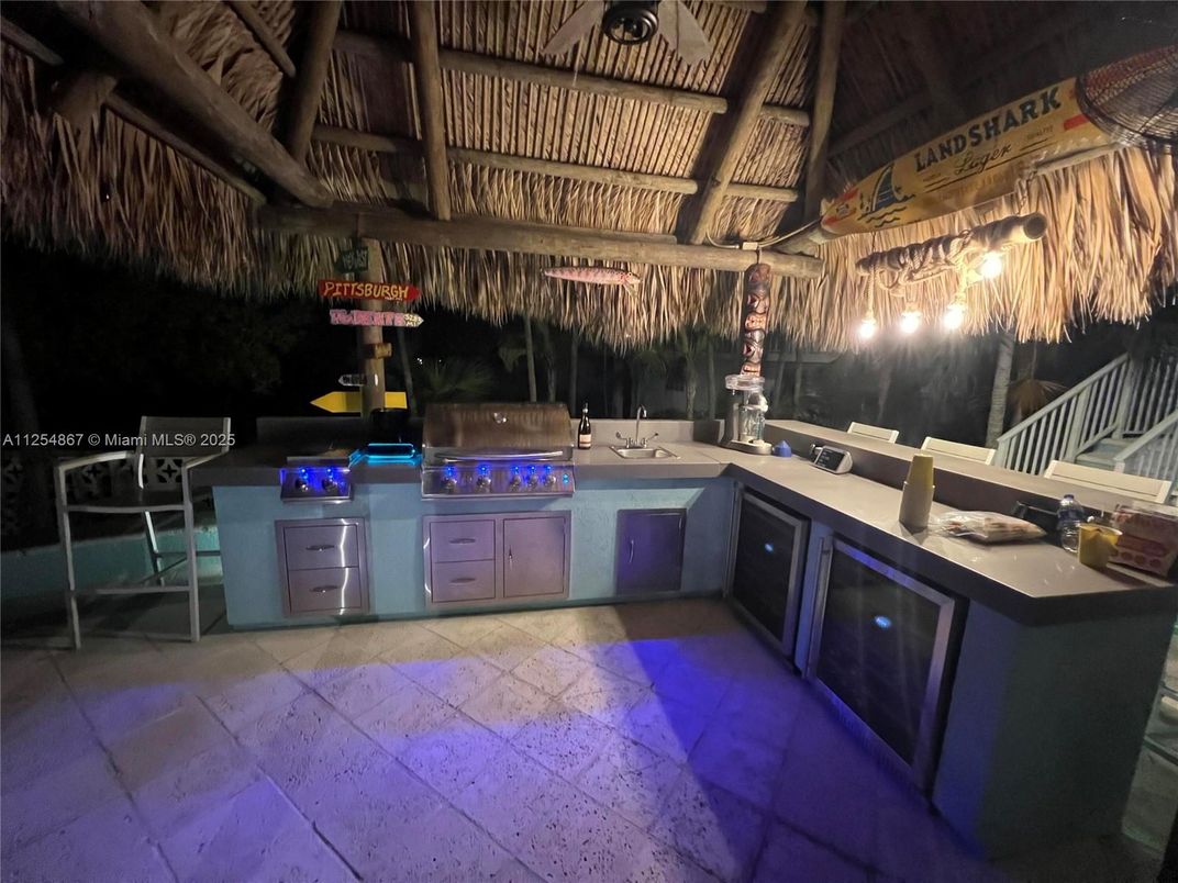 Exterior, Outdoor Kitchen