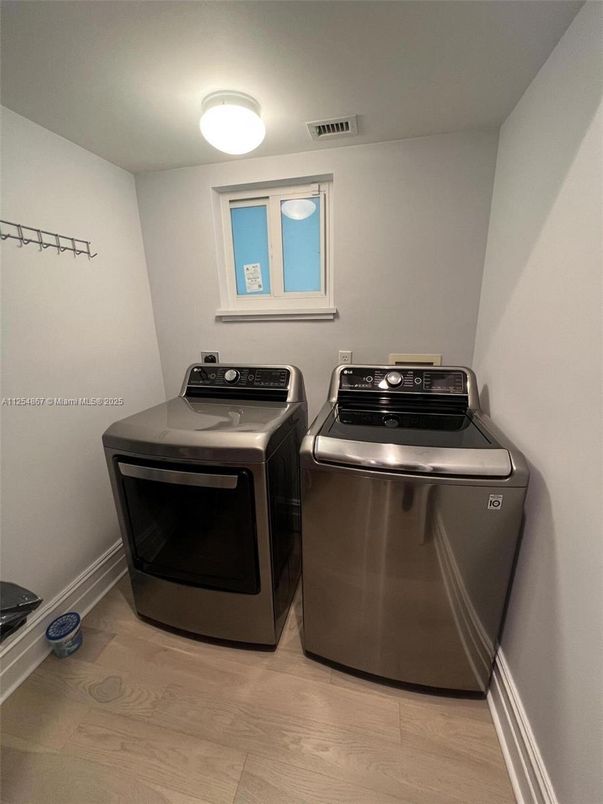 Interior, Washer, Wood Texture Flooring