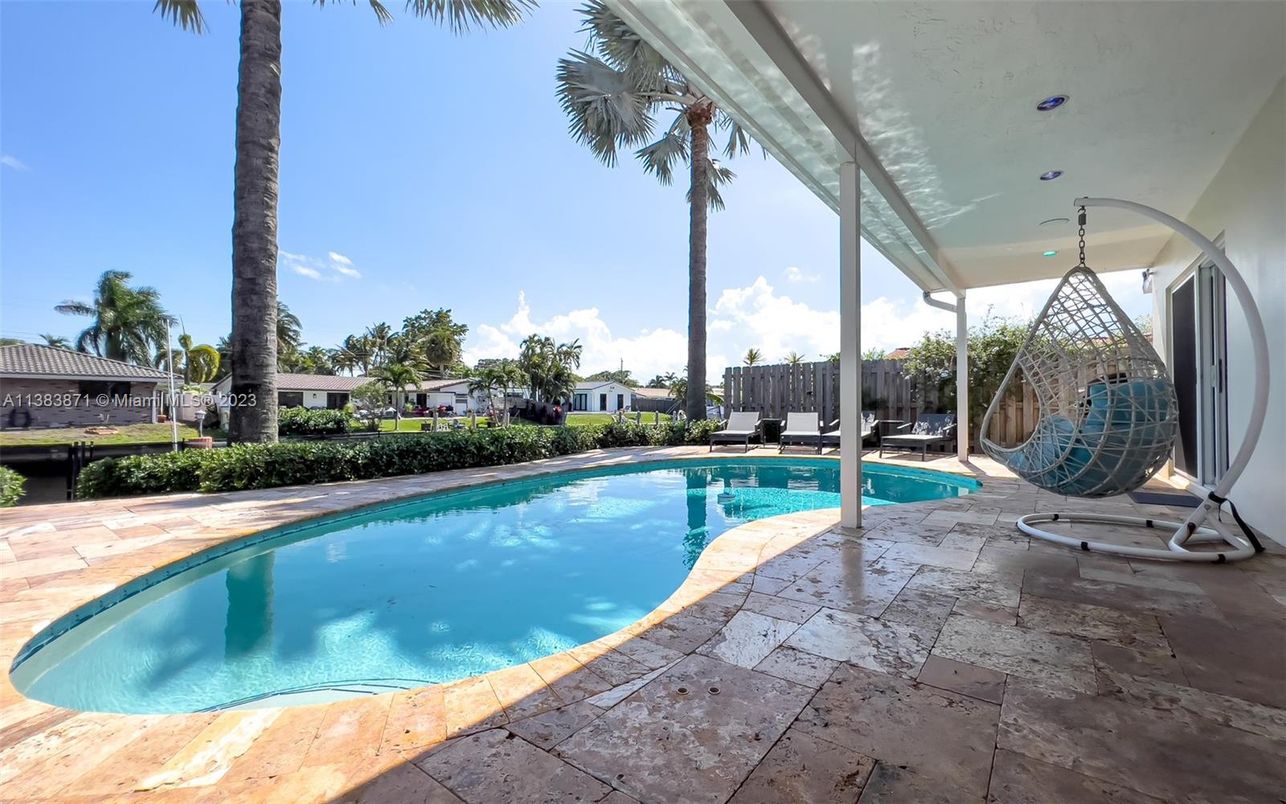 Exterior, Pool