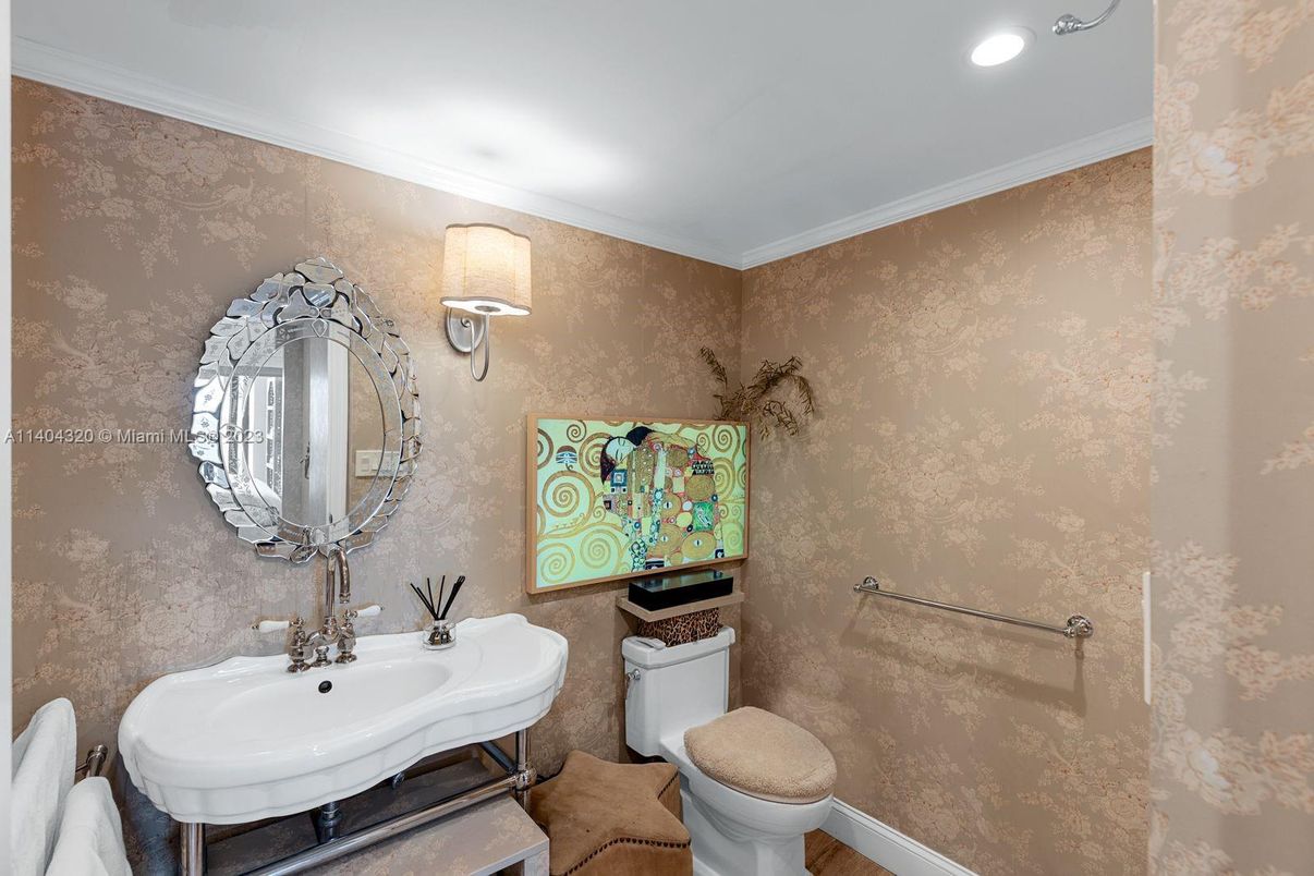 Bathroom, Interior, Recessed Lighting