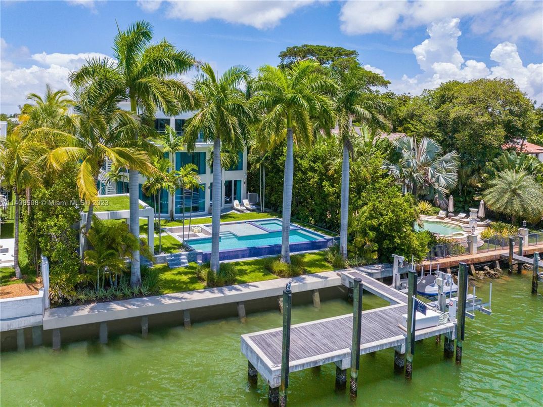 Exterior, Lake