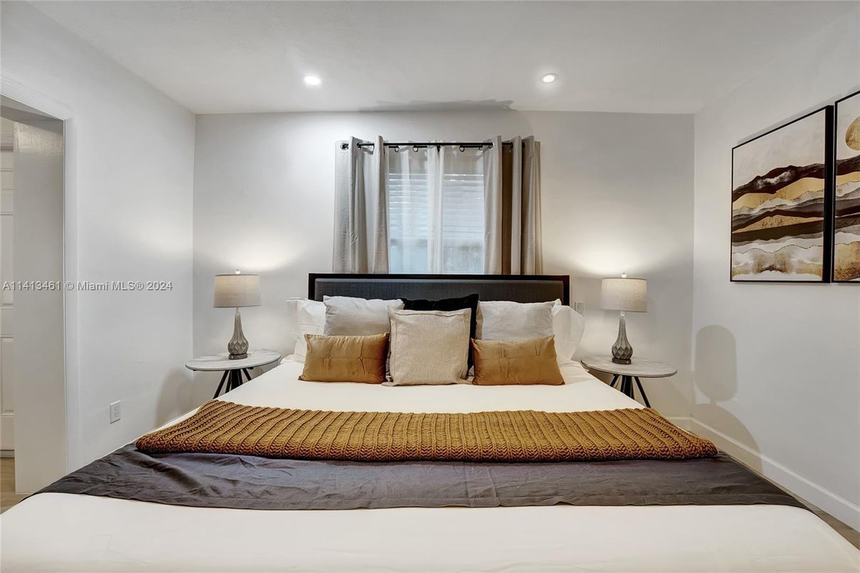 Bedroom, Interior, Recessed Lighting