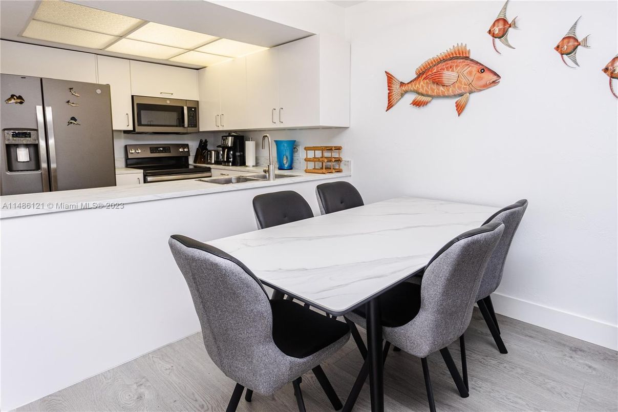 Dining room, Interior, Kitchen, Stainless Steel Appliances, Wood Texture Flooring